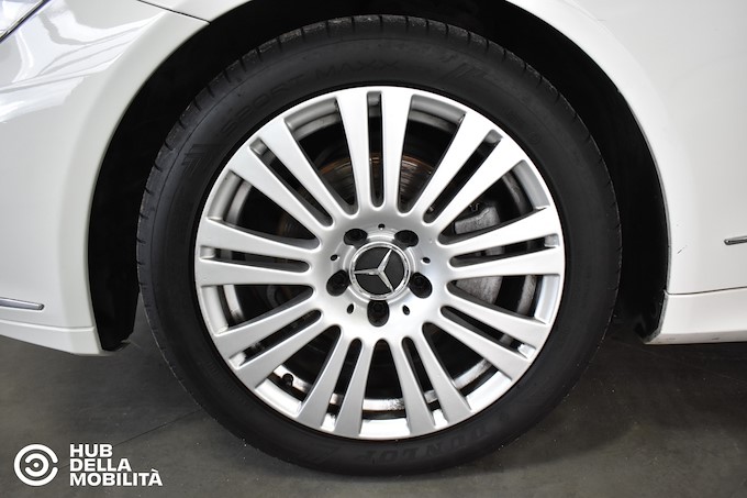 MERCEDES-BENZ E 220 CDI Coupé BlueEFFICIENCY Avantgarde